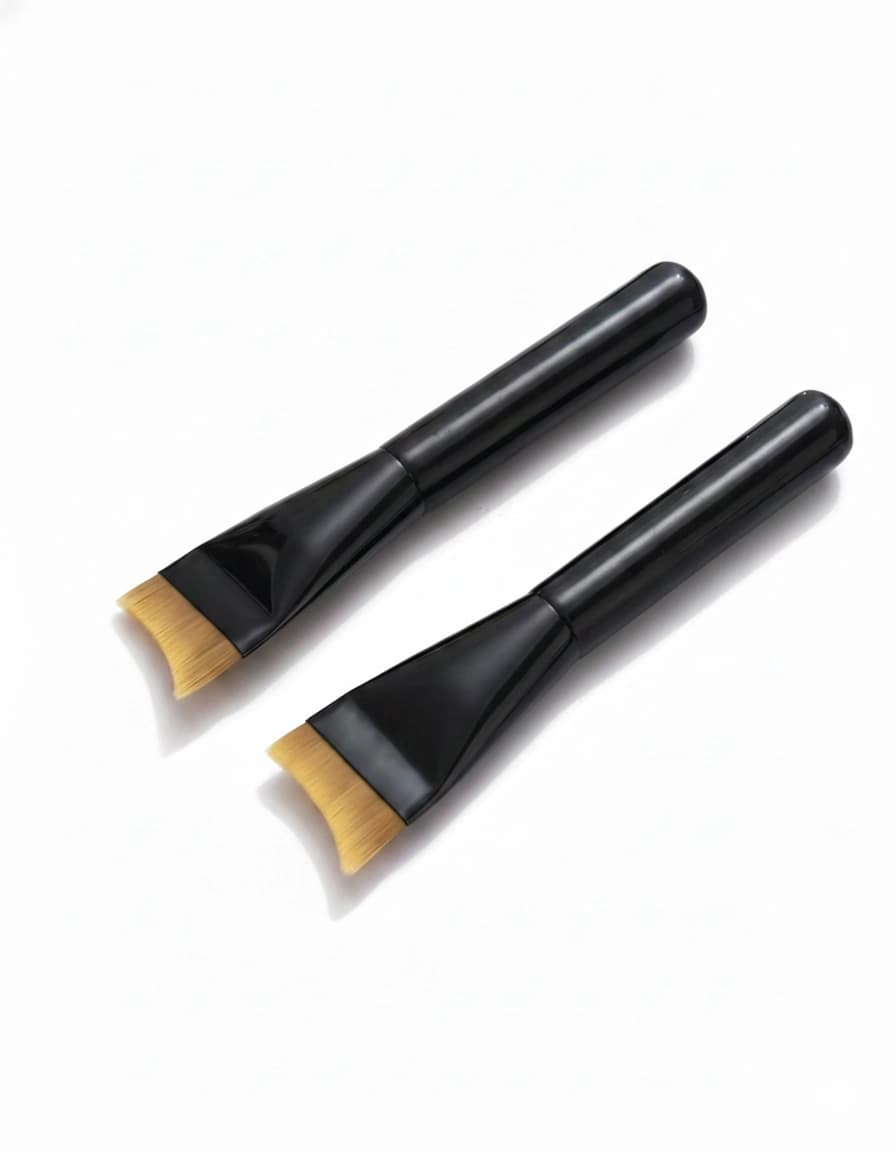 Crescent Shape Makeup Brush - Wholesale Beauty Tool, MOQ Available