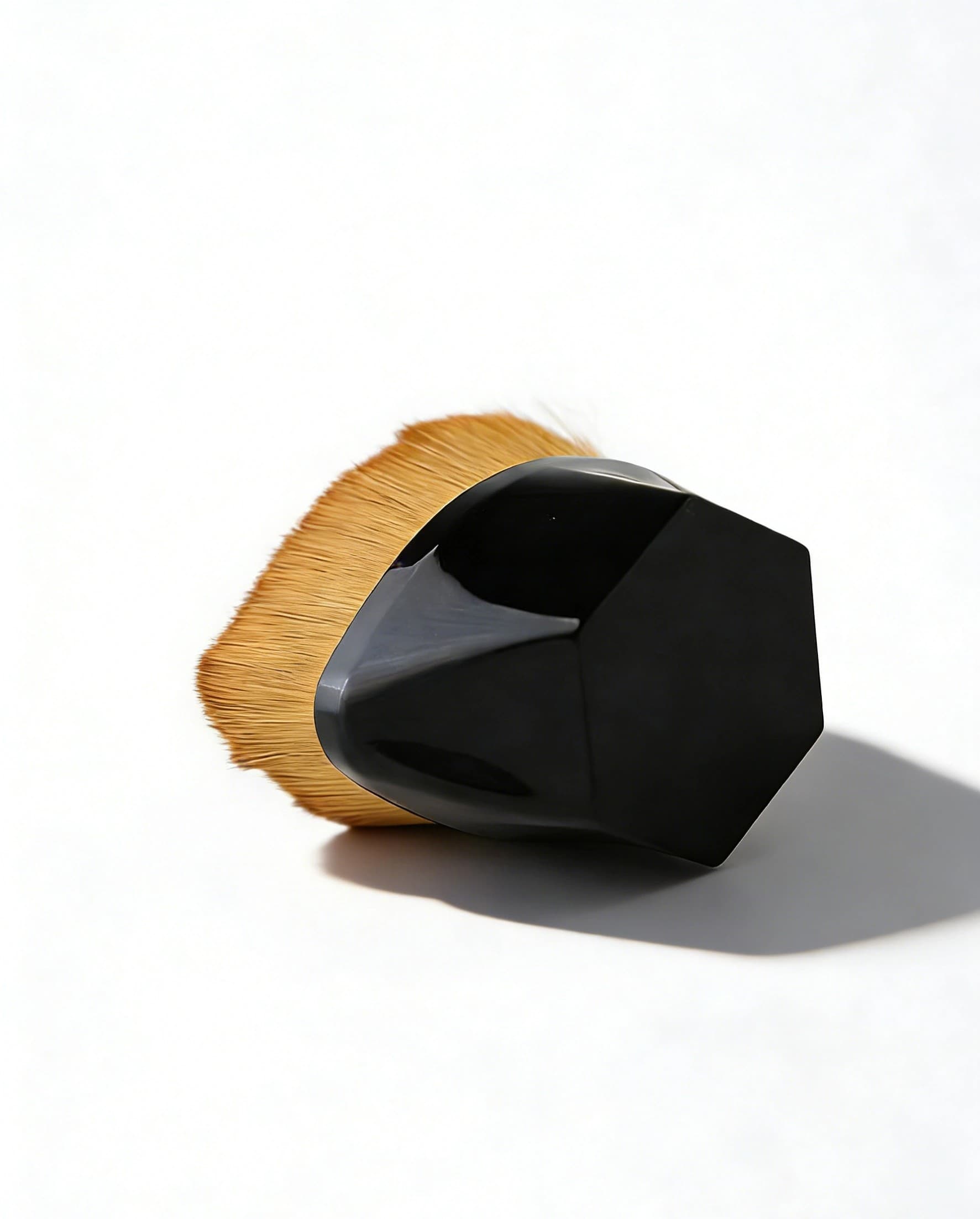 No.55 Magic Makeup Brush - Seamless Side Profile