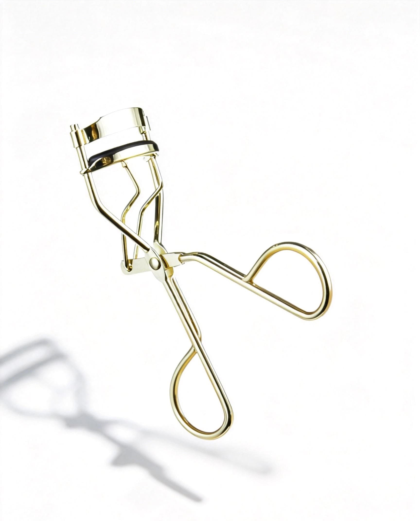 Curved metal frame and replaceable rubber pad of the classic eyelash curler